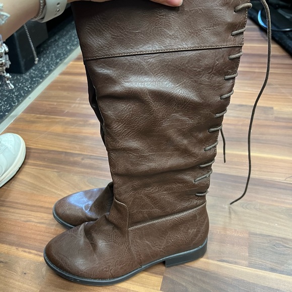 Boots - Picture 4 of 4